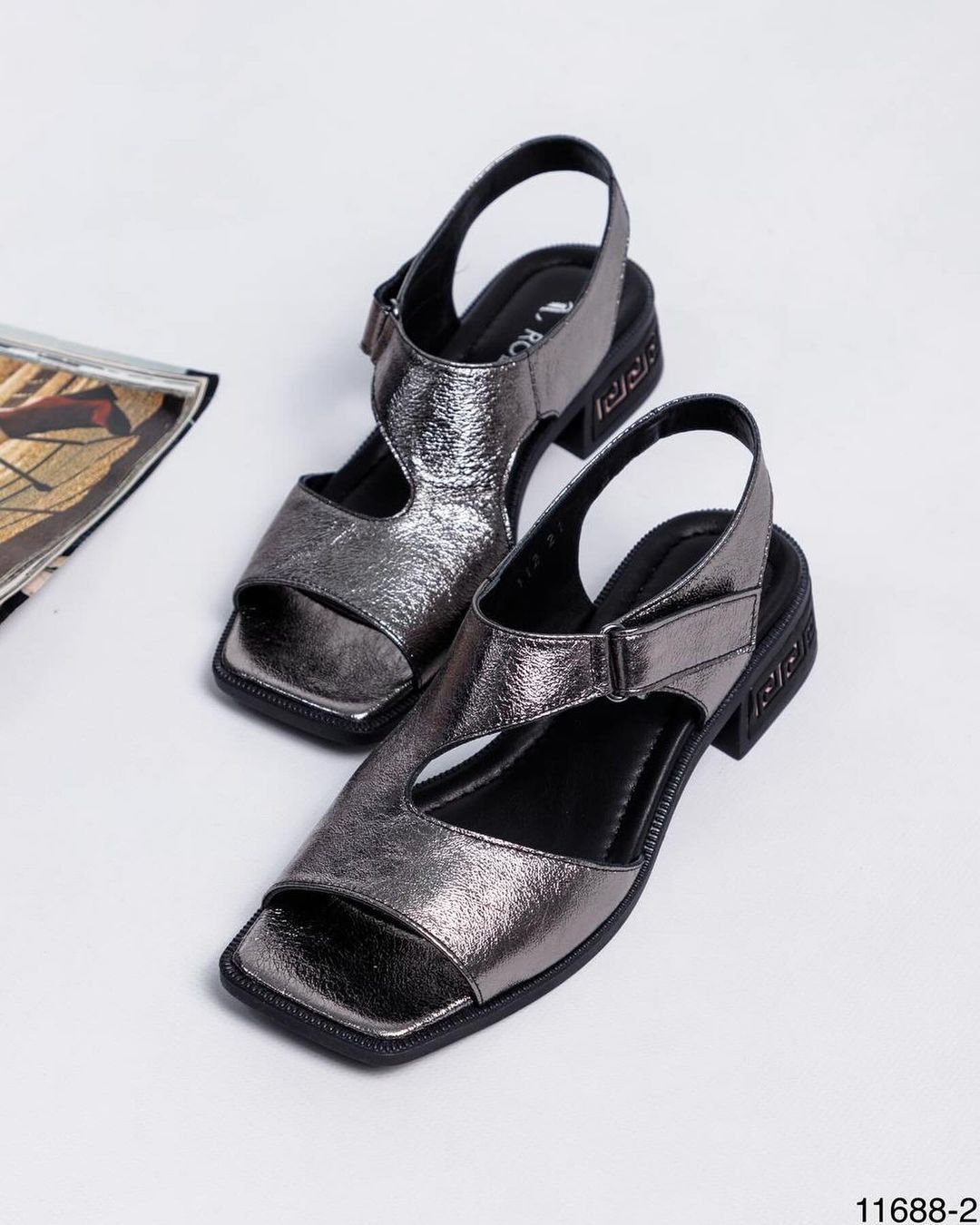 Chic casual leather sandals