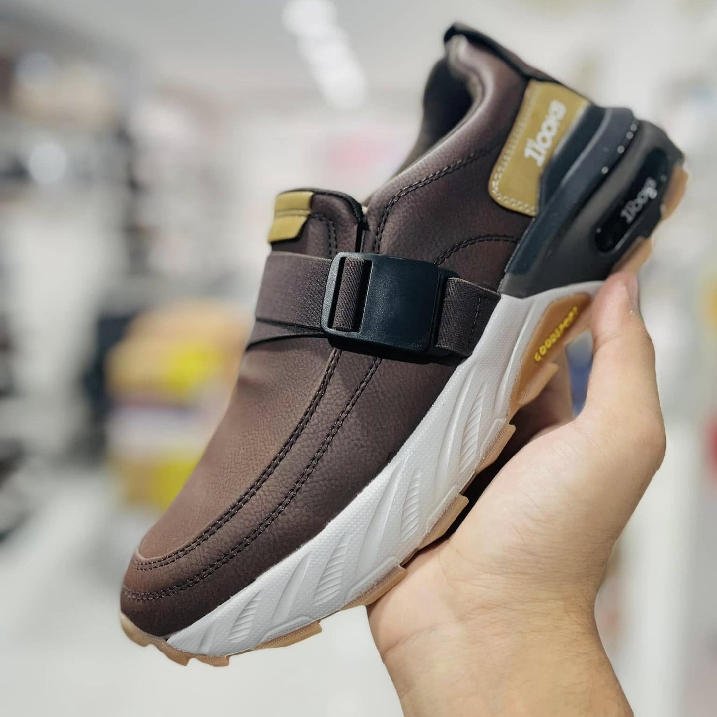 Men's leather buckle detail sneakers