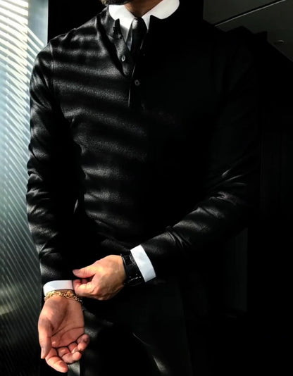 Long-sleeved knitted sweater