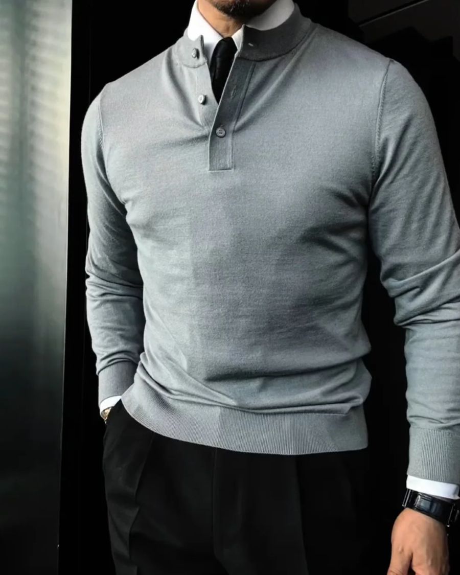 Long-sleeved knitted sweater