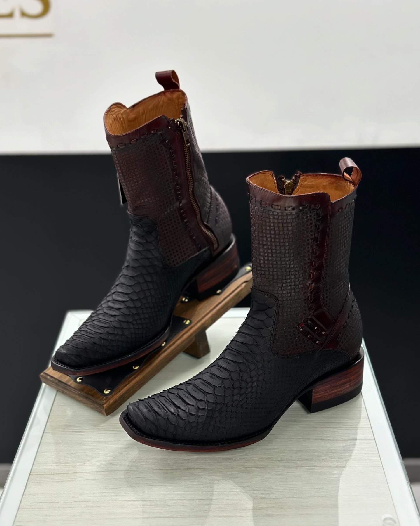 Men‘s Python Viper Skin Gala Design Boots