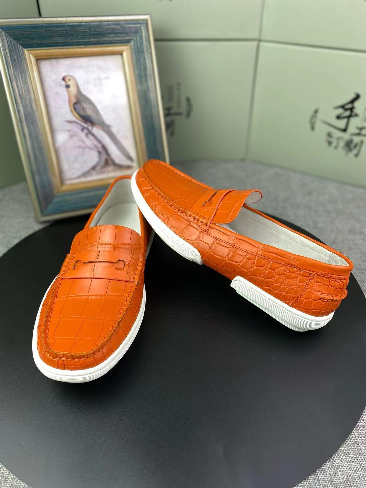 Trendy crocodile pattern men's loafers