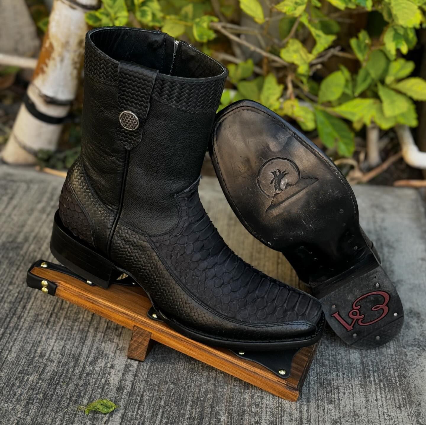 Scale upper wear-resistant thick-soled leather boots
